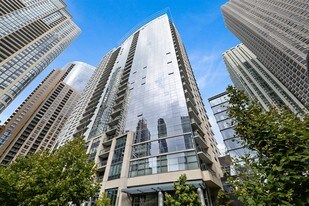 201 N Westshore Dr, Unit 08 in Chicago, IL - Building Photo