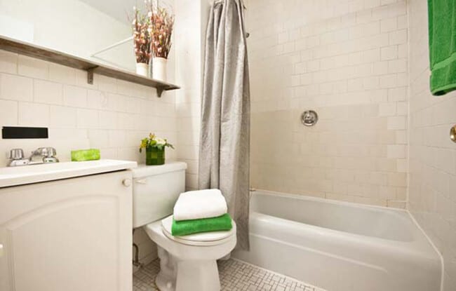 1223 Beacon St in Brookline, MA - Foto de edificio - Building Photo