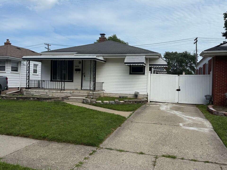 24260 Lexington Ave in Eastpointe, MI - Building Photo