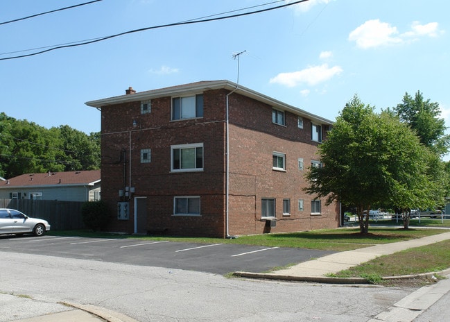 7050 Idaho Ave in Hammond, IN - Foto de edificio - Building Photo