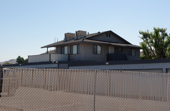 Hill Crest Apartments in Apple Valley, CA - Building Photo - Building Photo