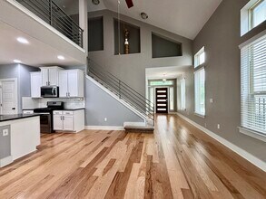 1013 Totis Rd in Austin, TX - Building Photo - Building Photo
