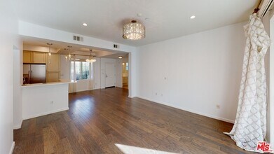 1625 Granville Ave-Unit -203 in Los Angeles, CA - Foto de edificio - Building Photo