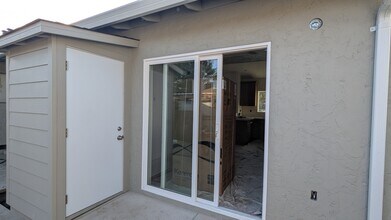 1047 Brommer St, Unit 1047B in Santa Cruz, CA - Foto de edificio - Building Photo