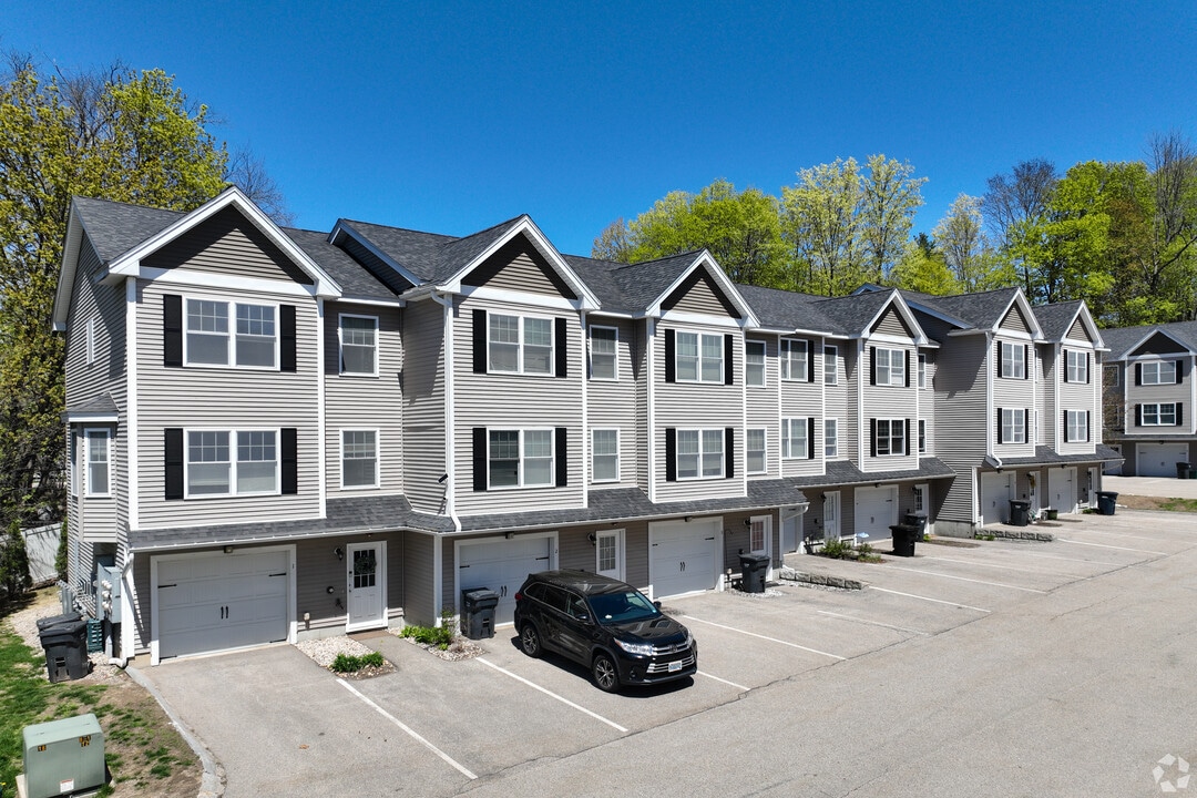 Jefferson Court in Dover, NH - Building Photo