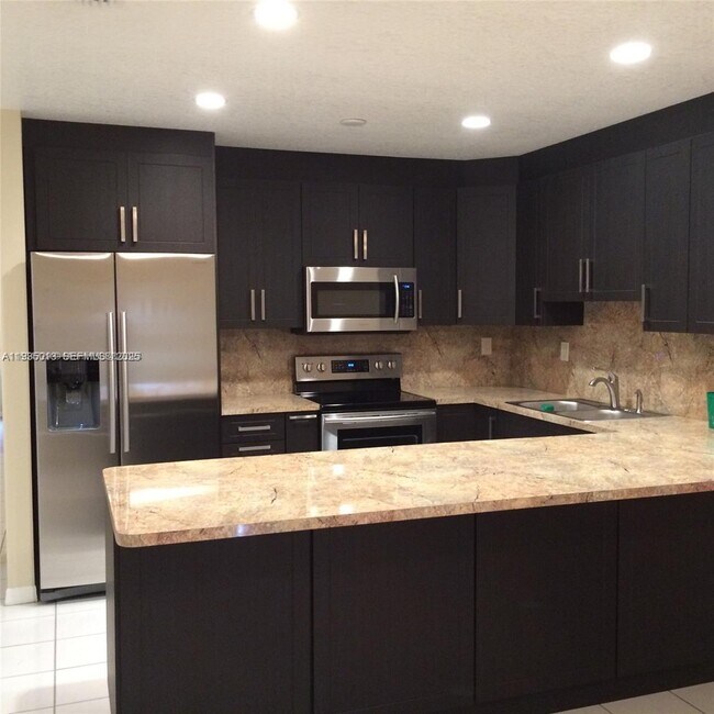 14222 SW 25th Terrace in Miami, FL - Building Photo - Building Photo