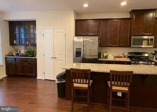 246 Cres Station Terrace SE in Leesburg, VA - Building Photo - Building Photo