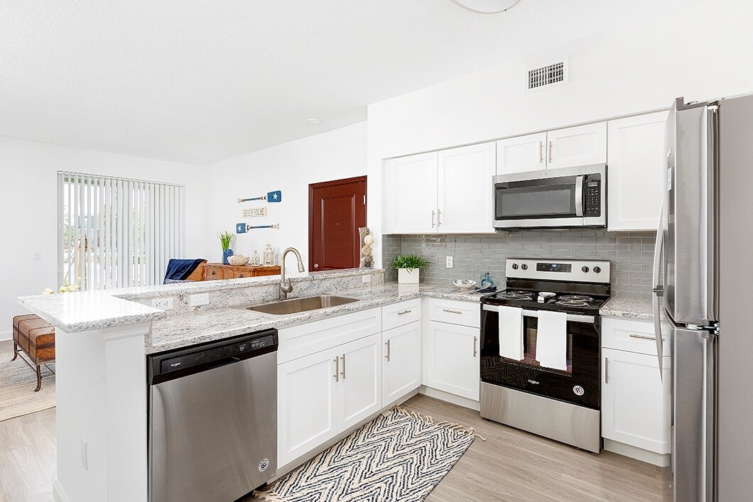 Quantum Lake Villas Apartments in Boynton Beach, FL - Foto de edificio