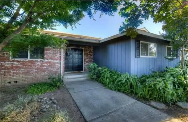 1962 Beverly Ave in Clovis, CA - Building Photo - Building Photo