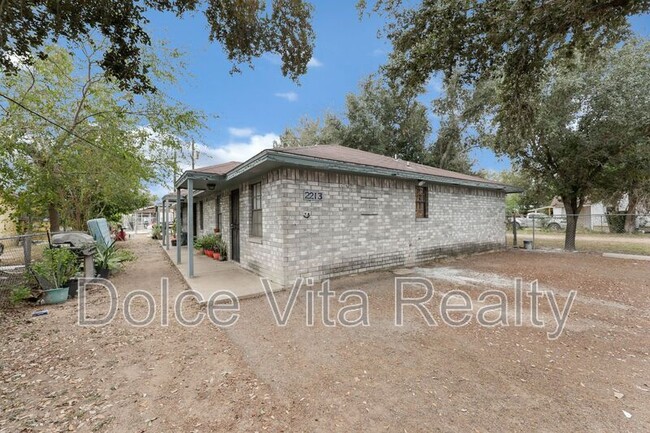 property at 2213 W Dallas Ave