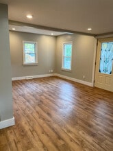 321 Adolph St, Unit Apt 1 in Rockford, MI - Building Photo - Building Photo