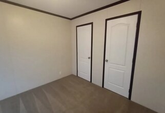 410 Deerfield Ln in Columbus, MI - Foto de edificio - Building Photo