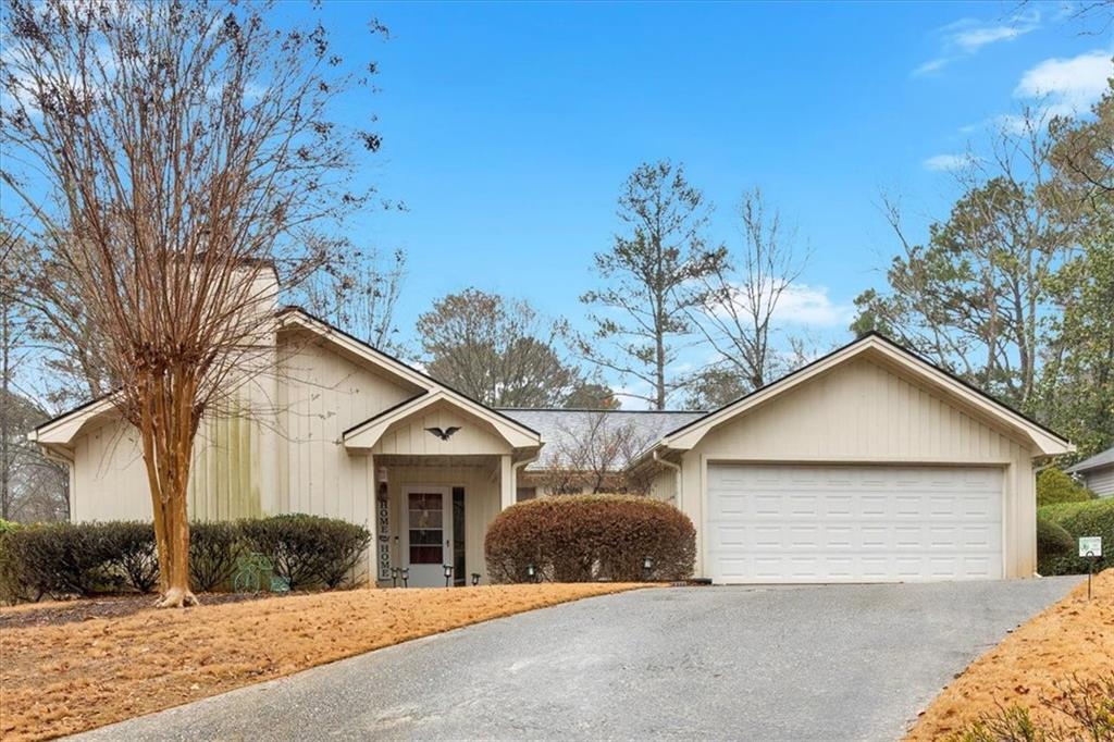 30 Sweetwood Ct in Roswell, GA - Building Photo