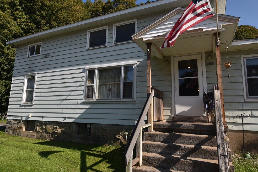 3316 School St in Chadwicks, NY - Building Photo