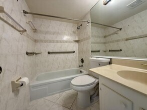 262 Sheffield K in West Palm Beach, FL - Building Photo - Building Photo