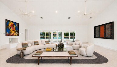 141 Cape Florida Dr in Key Biscayne, FL - Building Photo - Building Photo