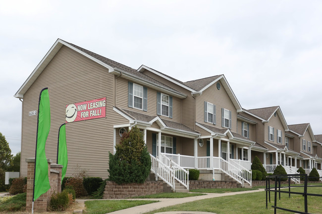 Aspen Court Apartments in Carbondale, IL - Building Photo - Building Photo