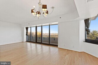 1200 Crystal Dr in Arlington, VA - Building Photo - Building Photo