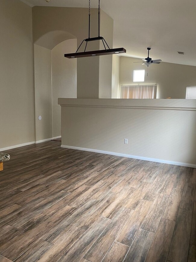 9604 Lanneau Ct in Bakersfield, CA - Building Photo - Building Photo