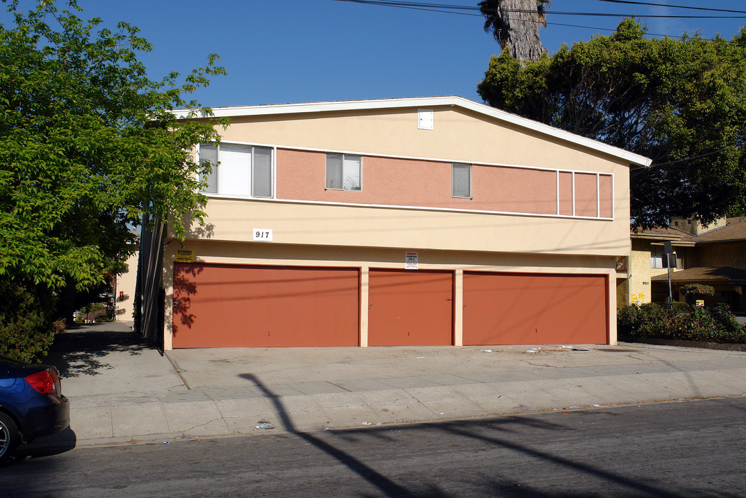 917 Edgewood St in Inglewood, CA - Building Photo