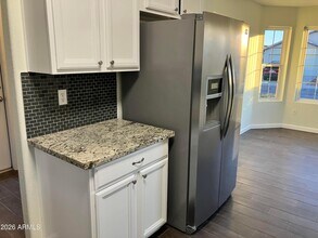 2240 E Aire Libre Ave in Phoenix, AZ - Building Photo - Building Photo