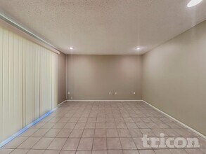 8108 Chickasaw Ln in Port Richey, FL - Foto de edificio - Building Photo