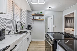 225 Lili?uokalani Ave in Honolulu, HI - Building Photo - Building Photo