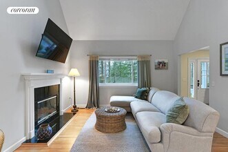 9 N Quarter Rd in Westhampton, NY - Building Photo - Building Photo