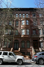 12 W 71st St in New York, NY - Building Photo - Building Photo