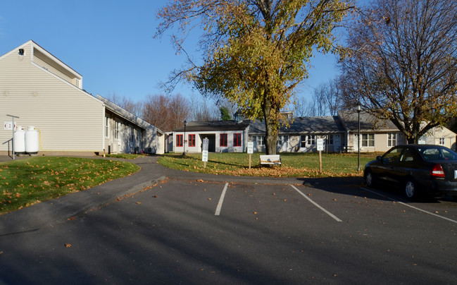 Snipsic Village in Ellington, CT - Building Photo - Building Photo