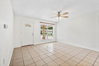 850 W Kelley St in Fayetteville, AR - Foto de edificio - Building Photo