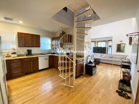 1568 Tremont St, Unit 3 Apartamentos