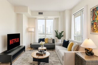 300 Front St W, Unit SI ID1403801P in Toronto, ON - Building Photo - Building Photo