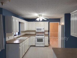 2990 Riverbend Dr in Snellville, GA - Building Photo - Building Photo