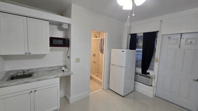 2252 SW 10th St in Miami, FL - Building Photo - Building Photo