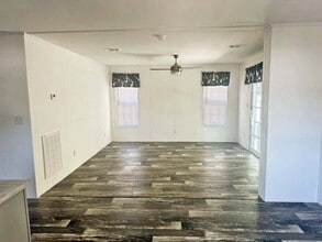 8975 W Halls River Rd in Homosassa, FL - Building Photo - Building Photo