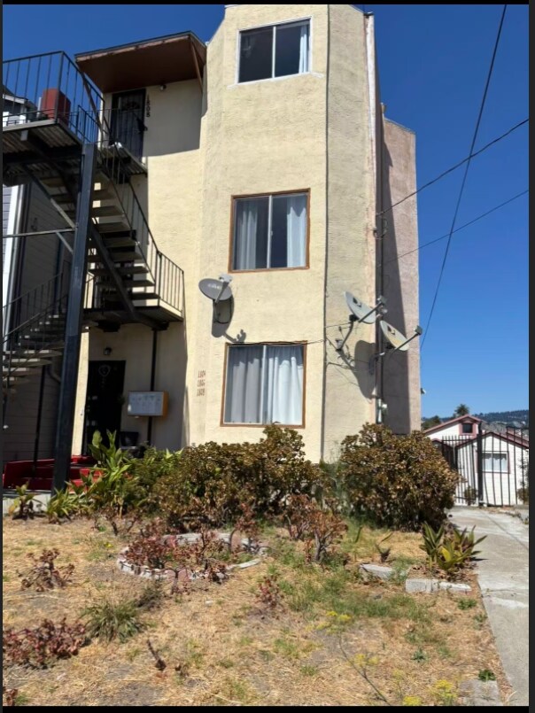 1806 E 20th St, Unit 3rd in Oakland, CA - Foto de edificio - Building Photo