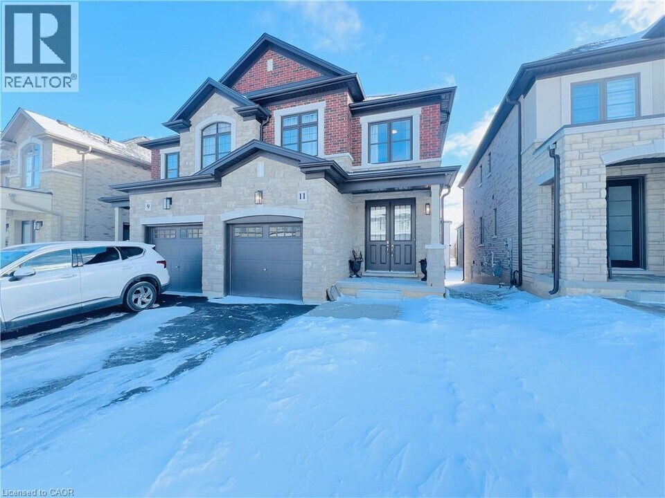 11 Cherry Blossom Hts in Hamilton, ON - Building Photo
