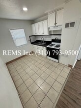 12035 S Willowbrook Ave in Compton, CA - Building Photo - Building Photo