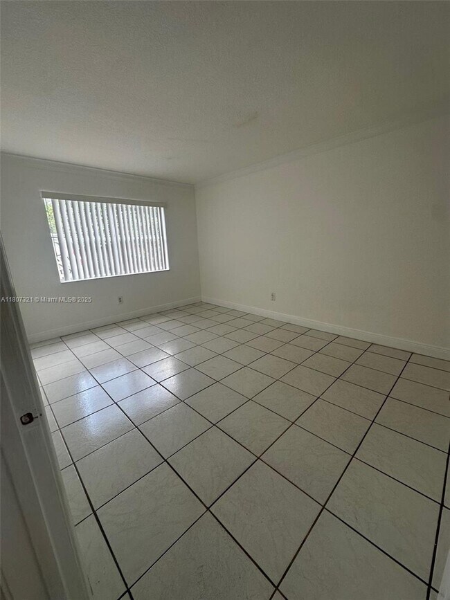 8003 W 6th Ave in Hialeah, FL - Building Photo - Building Photo