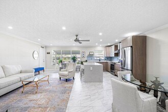 810 High Point Dr W in Delray Beach, FL - Building Photo - Building Photo