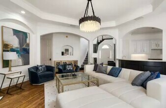 2133 Bering Dr in Houston, TX - Building Photo - Building Photo