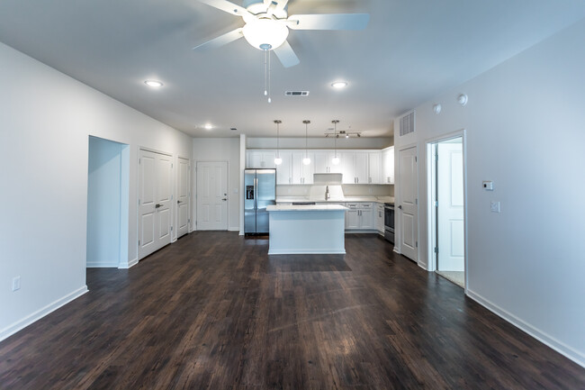 Peabody Falls Apartments in Memphis, TN - Building Photo - Interior Photo