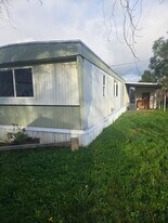 1295 Thomas Rd in Medford, OR - Building Photo