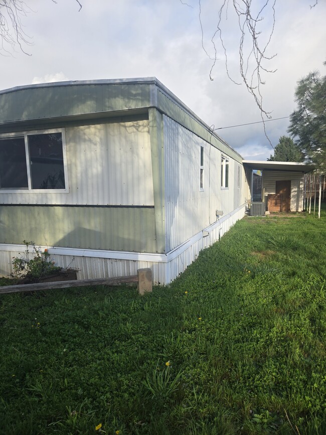 property at 1295 Thomas Rd