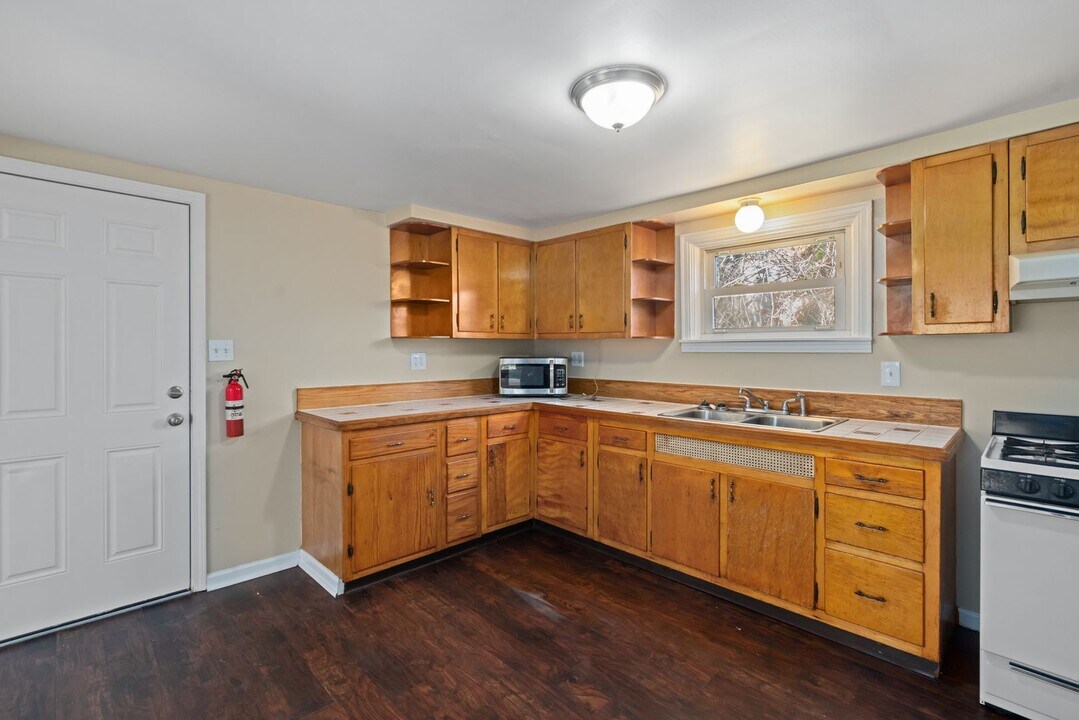 807 Benwood Ave in Mckees Rocks, PA - Building Photo