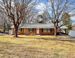 830 Delmonte Dr NW in Winston-Salem, NC - Building Photo