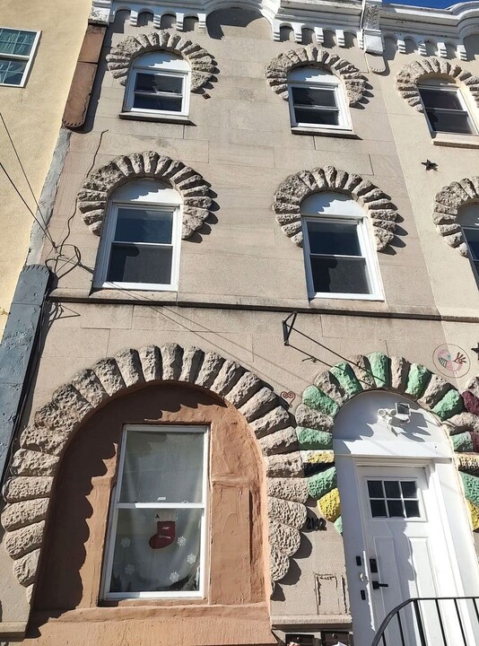 2142 N 18th St in Philadelphia, PA - Building Photo