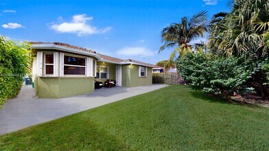 12567 SW 121st Ave in Miami, FL - Building Photo - Building Photo