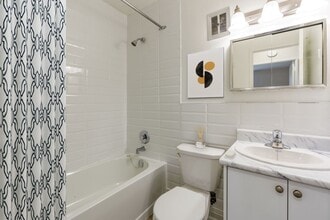 240 Southwood Dr in Cambridge, ON - Building Photo - Building Photo